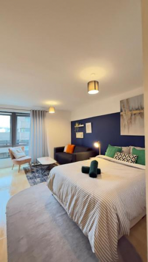 Modern spacious Studio opposite station II